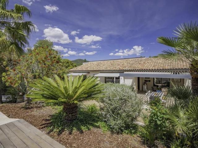 Grimaud, villa contemporaine avec piscine en parfait état 190m² Grimaud