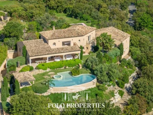 GRIMAUD — VILLA D'EXCEPTION SURPLOMBANT LE GOLFE DE SAINT TROPEZ
