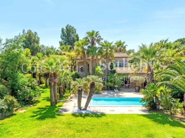 Grimaud villa provençale de charme avec piscine, jardin paysager et cinq suites