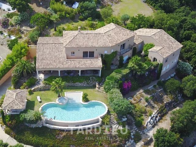 Grimaud: Villa 450 m², vue mer panoramique 450m² Grimaud