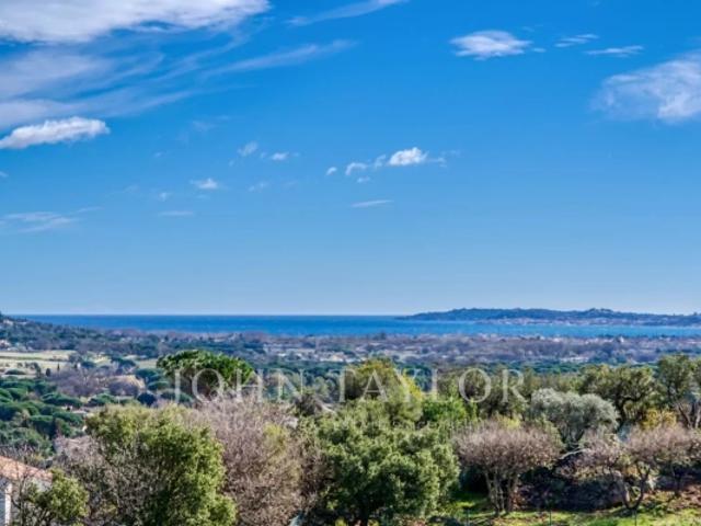 GRIMAUD VILLAGE Magnifique Propriété vue mer