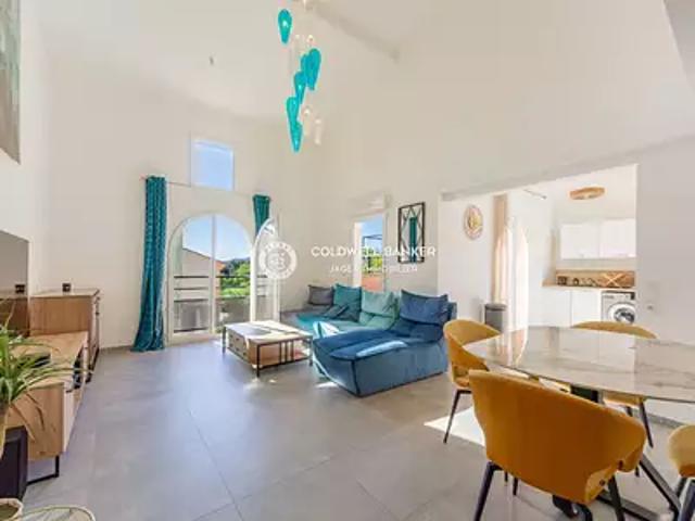 Grimaud 83310 Achat / Vente appartement 4 pièces t4 au dernier étage terrasse