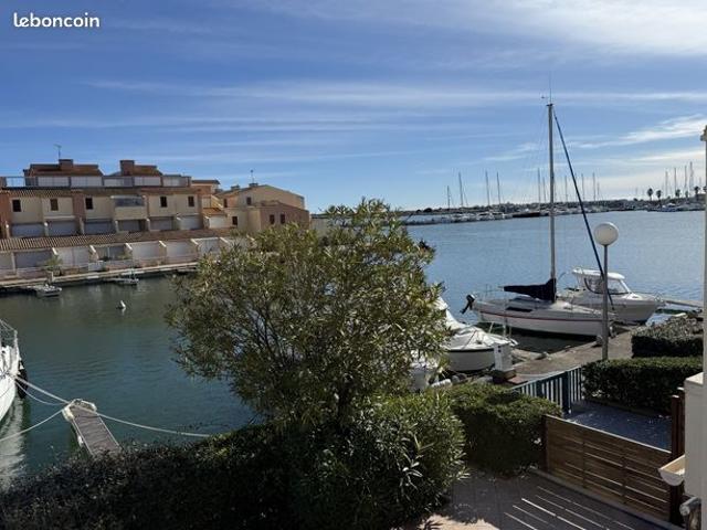 Gruissan duplex vue port + parking