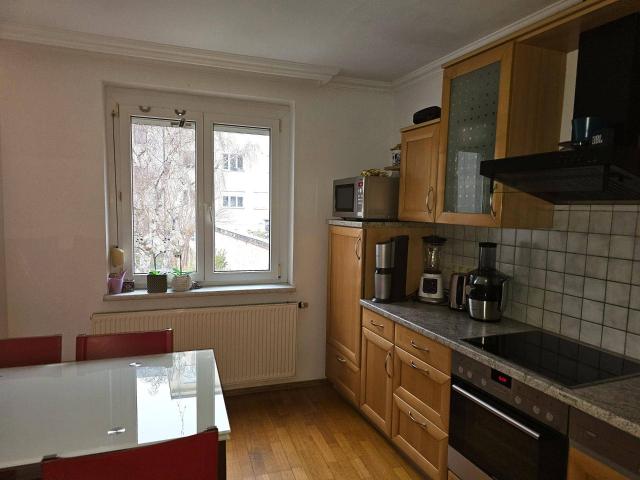 Grün, ruhig, modern und super hell – Die ideale Familienwohnung!