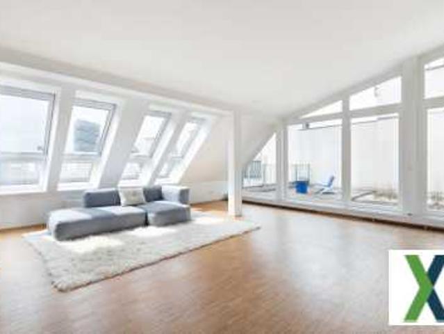 Grünberger Straße, Friedrichshain: DG Wohnung mit Aufzug und großer West Terrasse Industriedenkmal