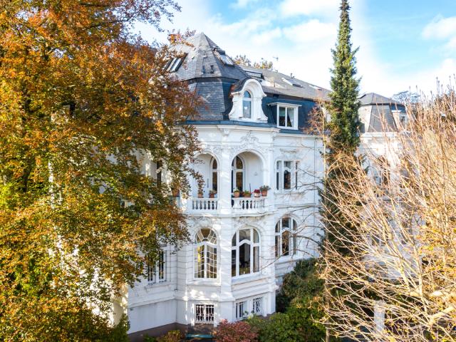 Gründerzeitvilla – meisterhaft restauriert, edel inszeniert, in legendärer Villenlage