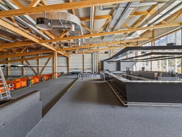 Grundfläche 1867 m2 – Höhe 4m – Modulierbar – Nähe zu Einkaufsmöglichkeiten