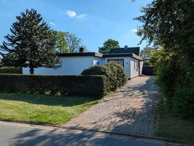 Grundstück mit Altbau Bungalow