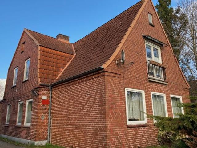 Grundstück mit Altbestand, ideal zur Bebauung mit einem großen EFH, oder einem Zweifamilienhaus !