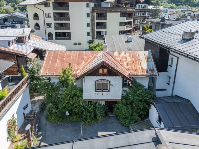 Altbestand mit Blick auf Streif und Hahnenkamm