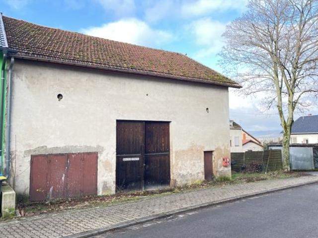 Grundstück mit Altbestand Scheune