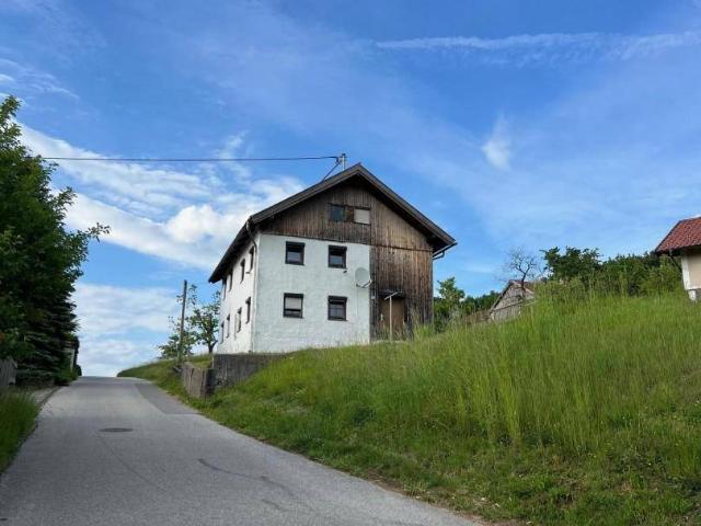 Grundstück mit Altbestand und Traumaussicht in ruhiger Lage