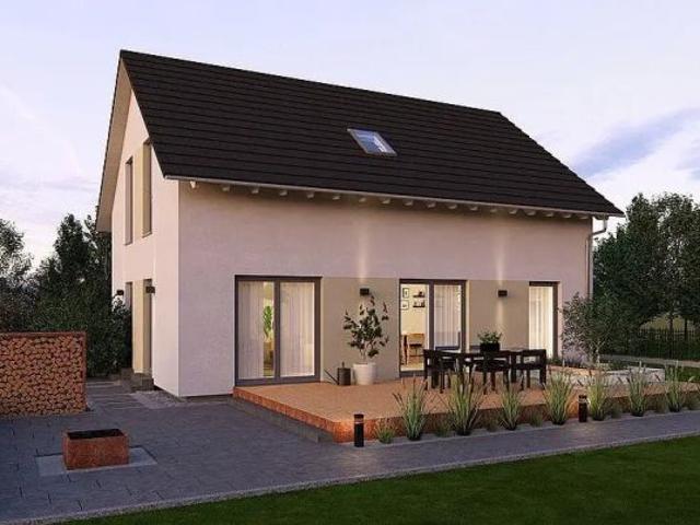 GRUNDSTÜCK MIT KLASSISCHEM GRUNDRISS GROSSZÜGIGES HAUS
