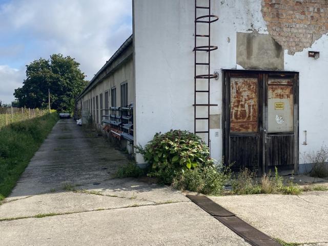 Grundstück mit Pension, Büro und Halle