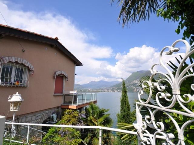 Grundstück mit Seeblick und Villa, die in Paradiso erweitert oder abgerissen werden soll