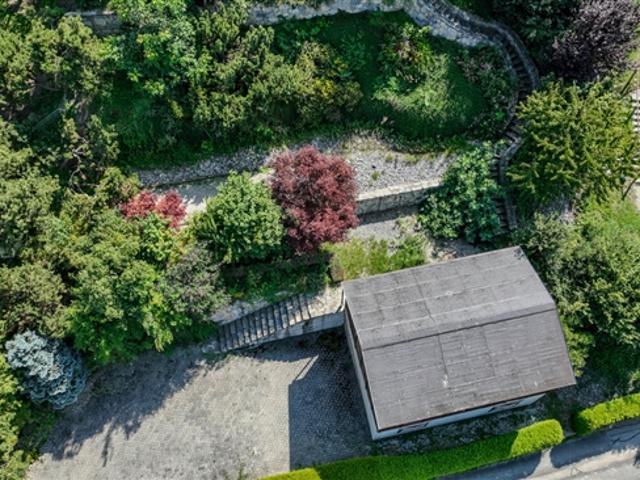Grundstück und Gebäude zur Renovierung mit Baugenehmigung