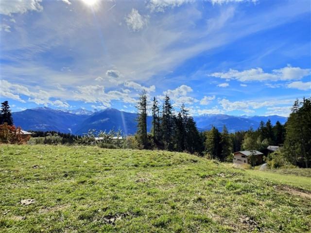 Grundstück zum Bau in Crans Montana – grüne Lage, Bergblick