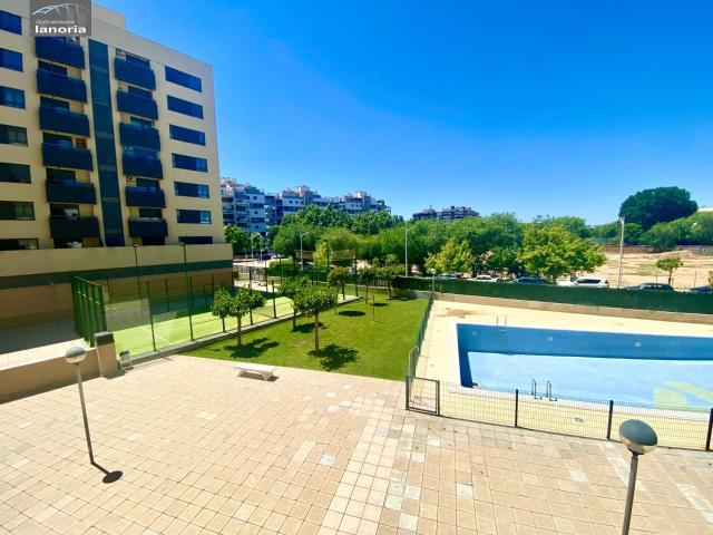 Grupo la Noria VENDE amplio piso CON 2 piscinas, pista de pádel y zonas comunes. 3 Dormitorios, 2 Baños, Garaje y Trastero