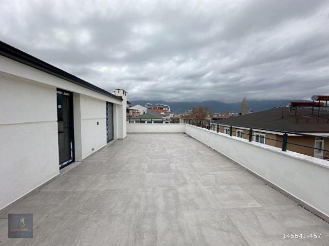 GÜÇ GAYRİMENKUL'DEN AKÇAY'DA DENİZE 500M GENİŞ TERASLI ASANSÖRLÜ 3+1 DUBLEX