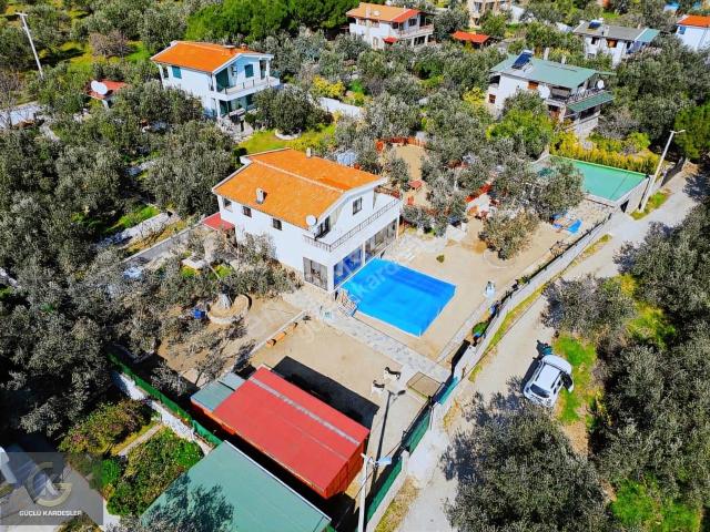 Güçlü Kardeşler 1350m2 Arsa İçerisinde Havuzlu 4+1 Çiftlik Evi