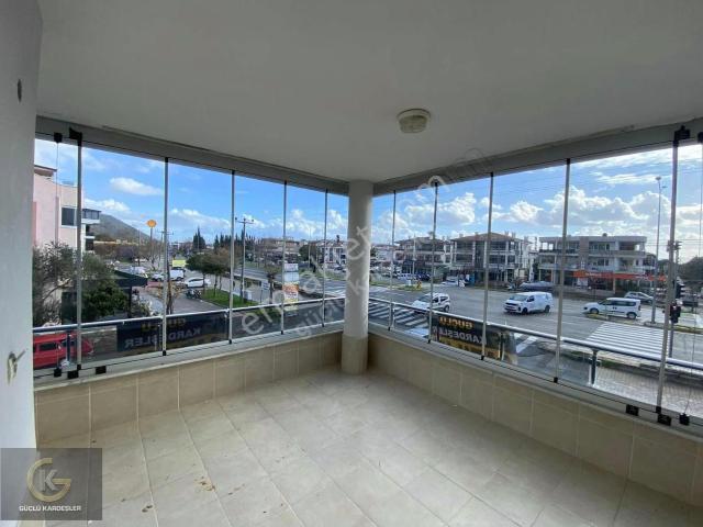 Güçlü Kardeşler Altınoluk Merkezde Denize Yakın 2+1 Daire