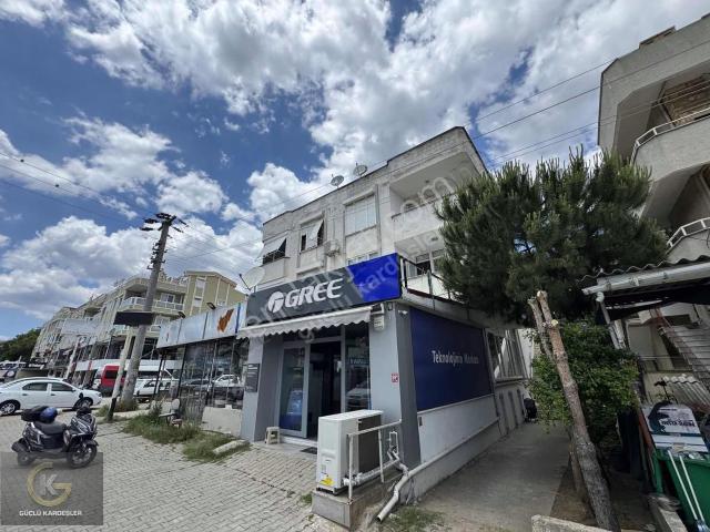Güçlü Kardeşler Full Yenilenmiş Merkezde 2+1 Orta Kat Daire