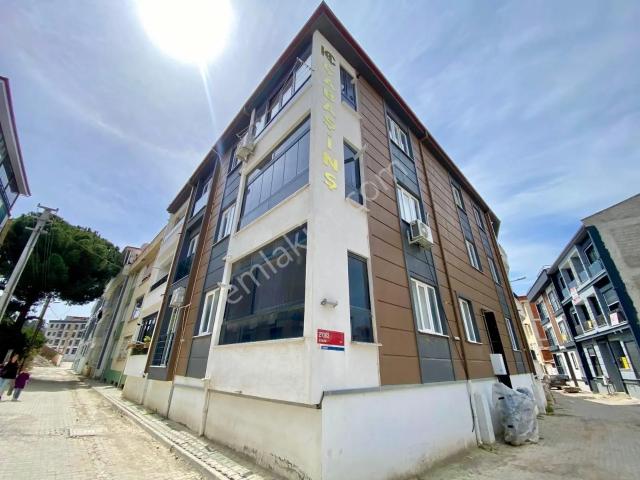 Gümüş'den Tuzcumuratta Ön Cephe Ayrı Mutfaklı 2 Yaşında 2+1 Satılık Daire