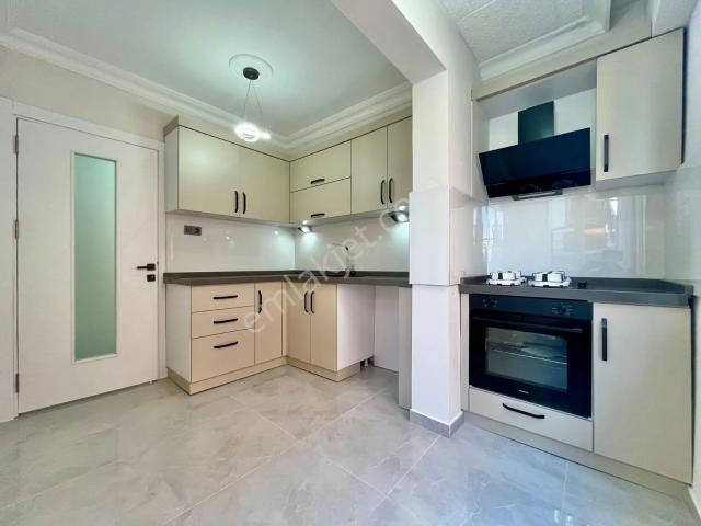 Gümüş'den Akçay Merkezde Ayrı Mutfaklı Arakat Masrafsız 2+1 Satılık Daire