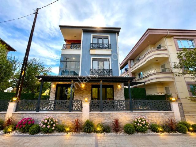 Gümüşden Akçayda Emsalsiz Fiyata Kazdağlarının Kalbinde Muhteşem 4+1 Villa