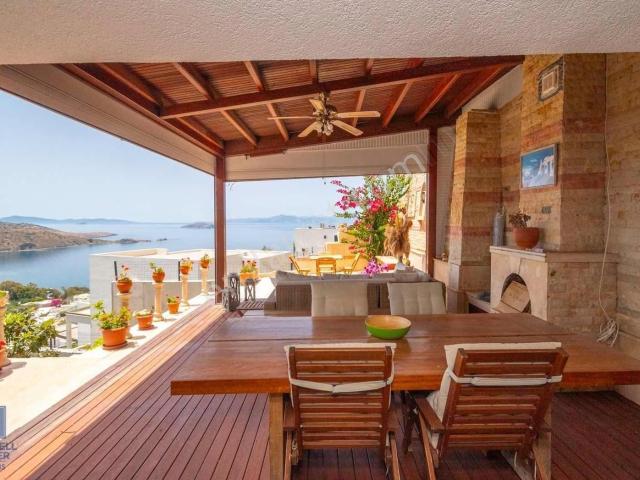 Gümüşlük De Satılık Panoramik Manzara Ve Geniş Bahçeli Villa