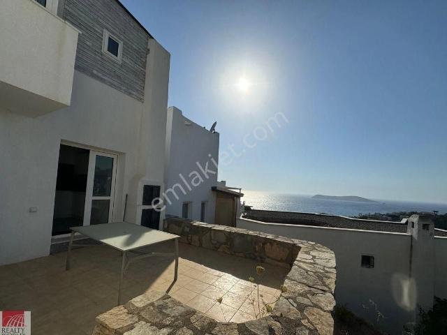 Gümüşlük Koyunbaba Da Site İçinde Deniz Manzaralı Satılık Müstakil Villa
