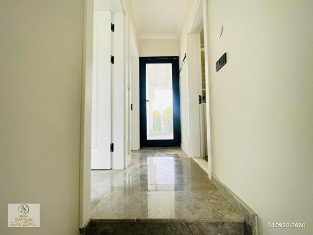 GÜMÜŞLÜK MERKEZDE 1000 M2 ARSA İÇİNDE SATILIK LÜKS VİLLA