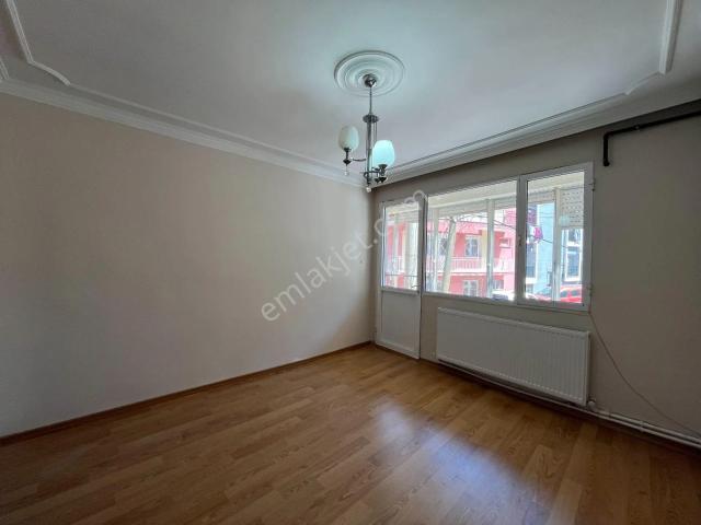 Gümüşpala Merkez'de Doğalgazlı Ara Kat 2+1 Kiralık Daire