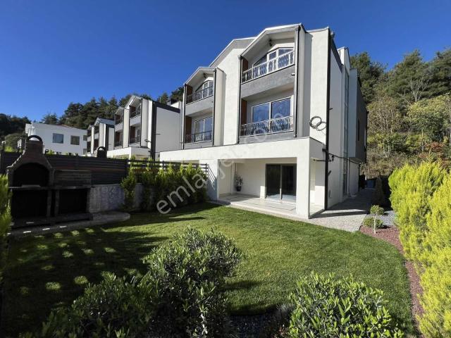 Gümüştepe'de İkiz Villa