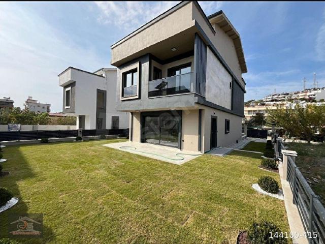 GÜMÜLDÜR'DE DENİZE 400mt LUX VİLLA !