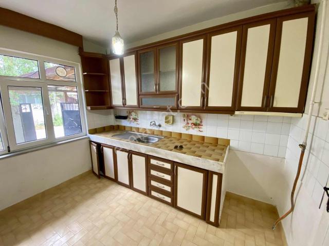 Gümrükönü Vergi Dairesine 400m.2+1 Giriş Kat Kiralık Daire