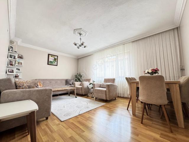 Gün Sazak Caddesinde 3+1 120m2 Bağımsız Asansörlü