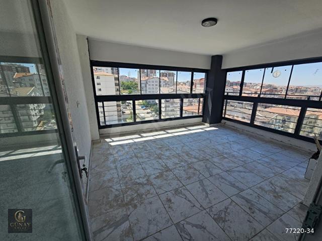 GÜNAY EMLAK'TAN CADDE ÜZERİNDE LÜKS KİRALIK DAİRE