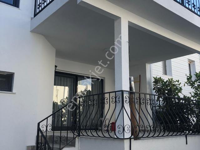 Gündoğan Tankay Sitesinde Deniz Manzaralı Bakımlı Havuzlu Plajlı Villa