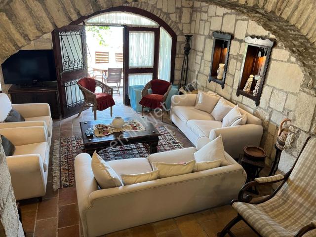 Gündoğan 'da| Özel Plajlı Sitede Kiralık 4+1 Tripleks Taş Ev