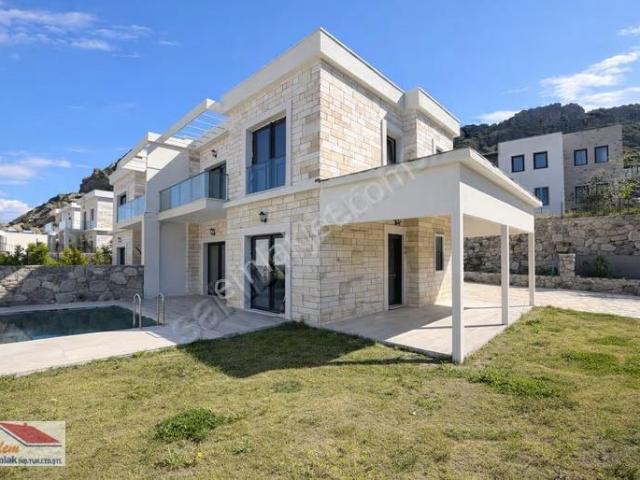 Gündoğan Merkez Sıfır Müstakil Havuzlu 4+1 Eşyasız Kiralık Villa