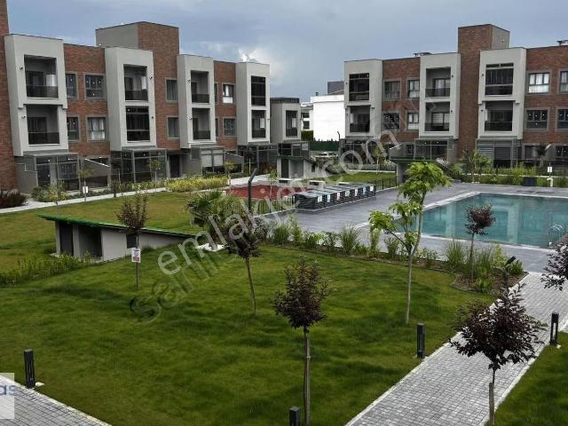 Güne Havuz Manzarasıyla Başlayın! Site İçi Eşyalı Kiralık