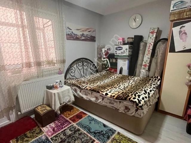Güneşli Mahallesinde Bakımlı Arakat 2+1 Satılık Daire