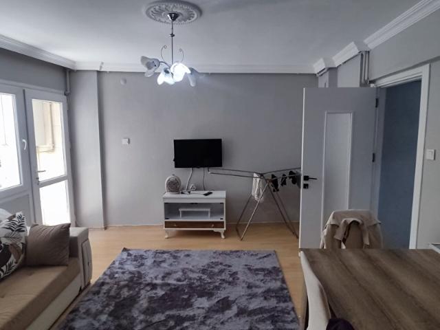 GÜNEŞLİ MH. deÜÇYOL METRO YAKINI 1.KAT D.GAZLI 2+1 SATILIK DAİRE