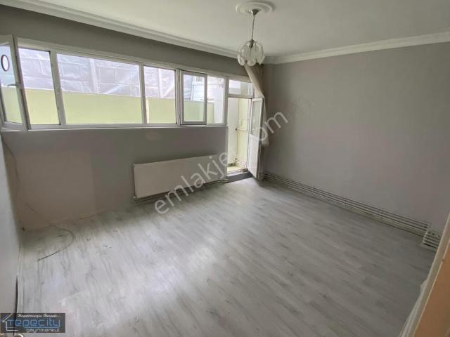 Güneşli Üsküp Caddesine Yakın Satılık Daire