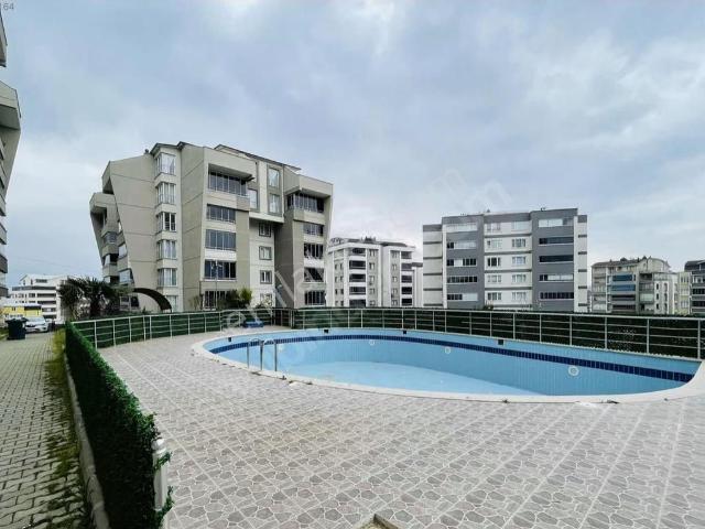 Güneştepe'de Havuzlu Site İçi 3+1 Geniş Daire