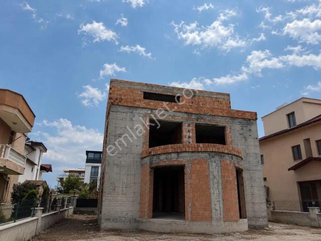 Güneş Villalarında Deniz Manzaralı Satılık Villa