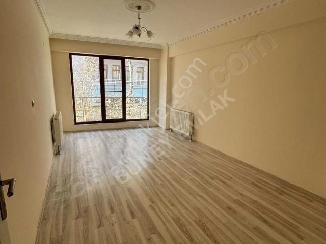 Güney Emlak Gayrimenkulden Cumhuriyet Mahallesinde Satılık 2+1