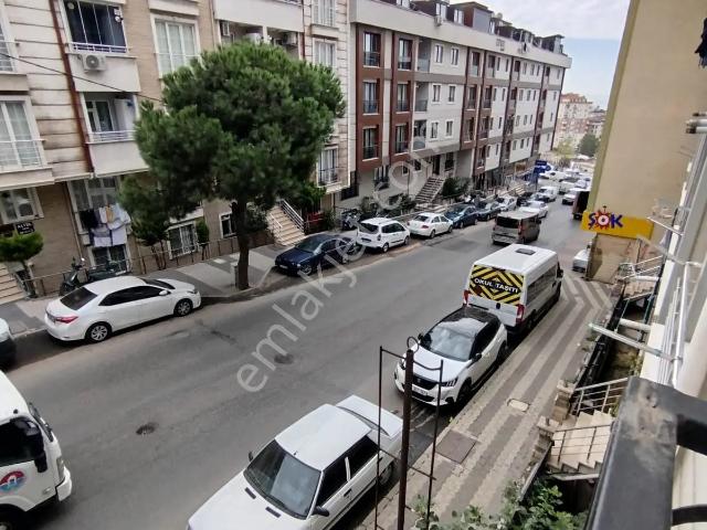 Güneyden Emek Cad.de 1+1.75m2 Ara Kat Daire