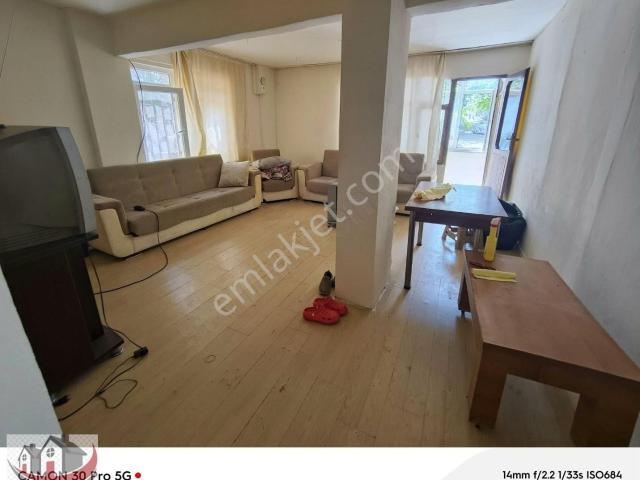 Güneyden Girne Mah De 3+1.95m2 Düz Giriş Sobalı Daire